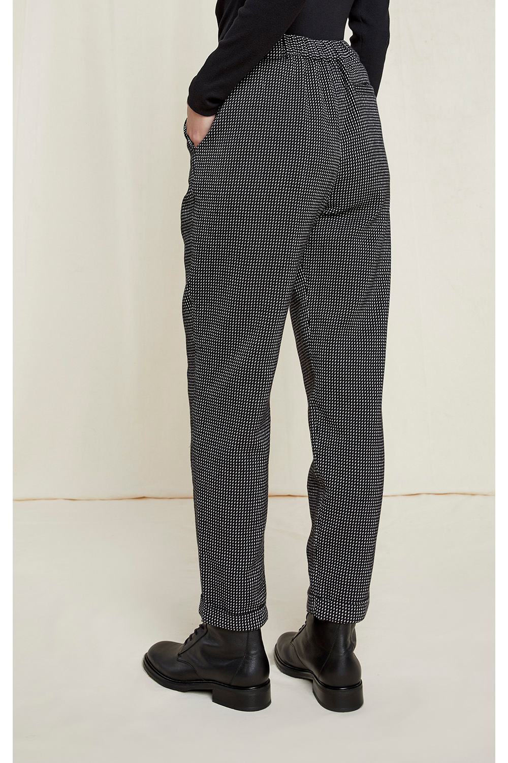 fionn-trousers-in-black-0930f0156005