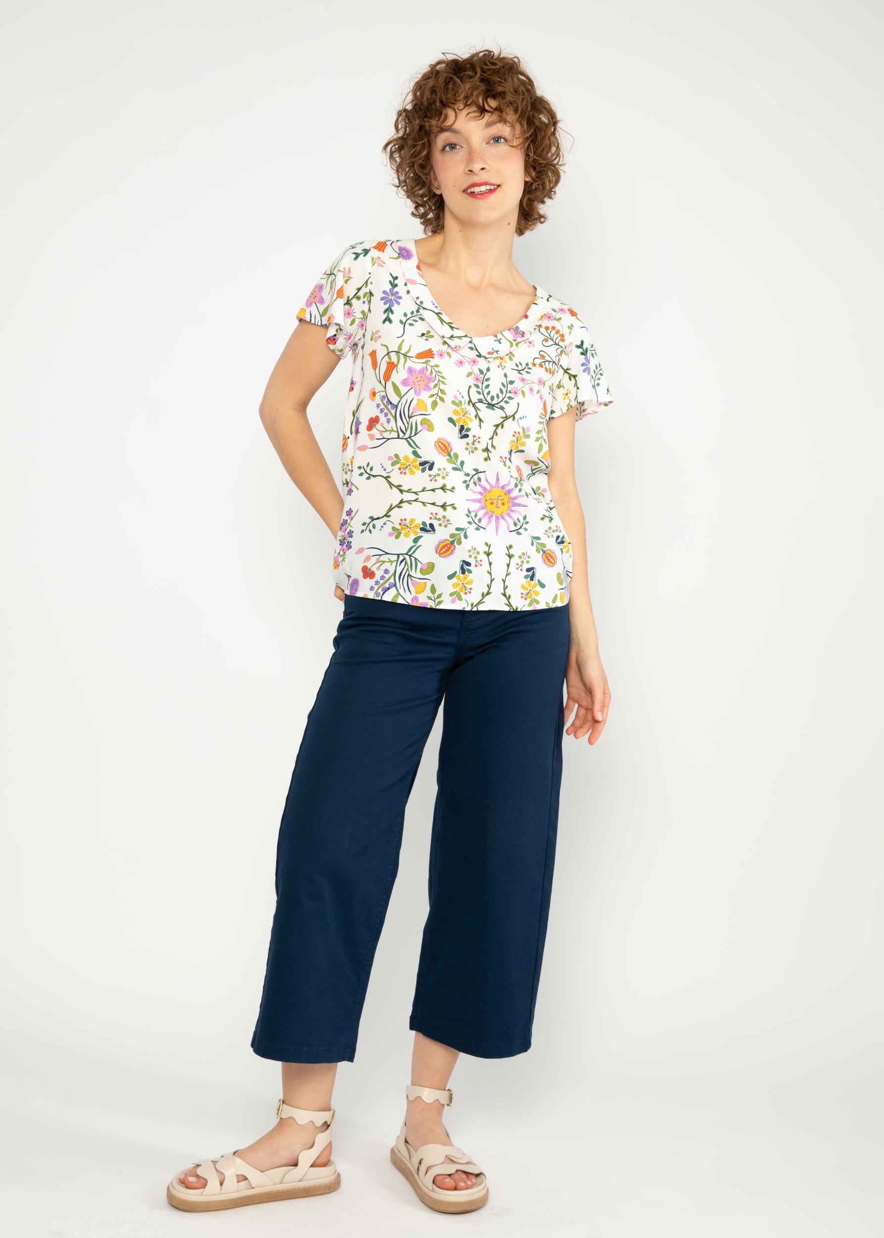 Blouse-feed-the-birds-flower-sun-and-moon-viscose-ecovero-blutsgeschwister04