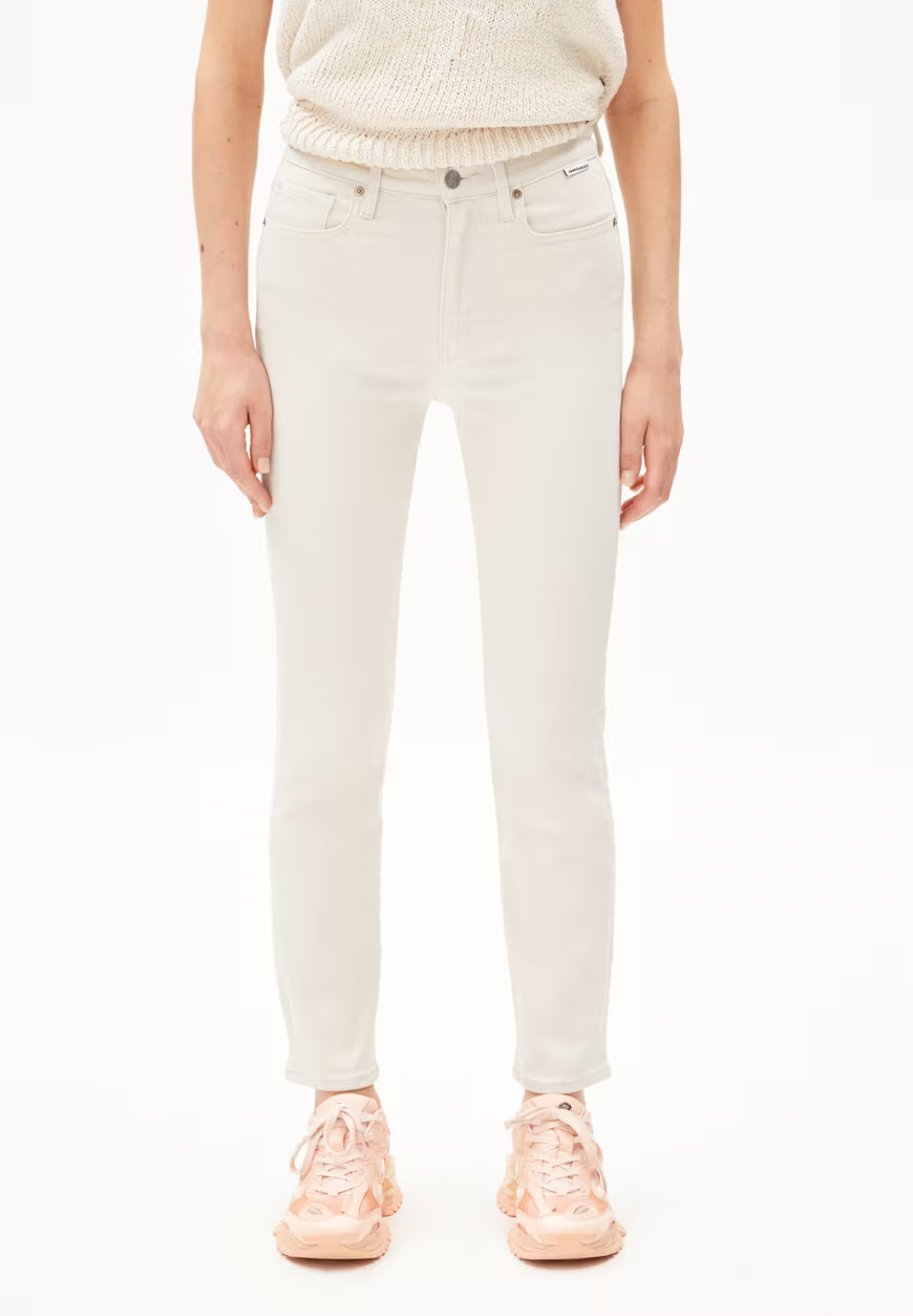 Jeans Lejaani - undyed - coton biologique et coton recyclé - Armed Angels 01