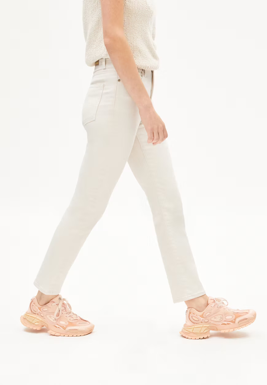Jeans Lejaani - undyed - coton biologique et coton recyclé - Armed Angels 06