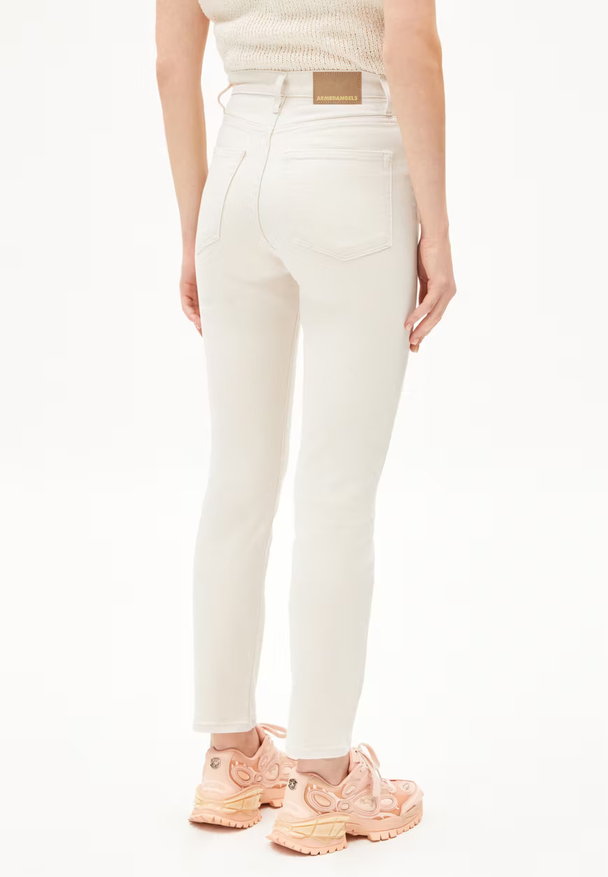 Jeans Lejaani - undyed - coton biologique et coton recyclé - Armed Angels 02