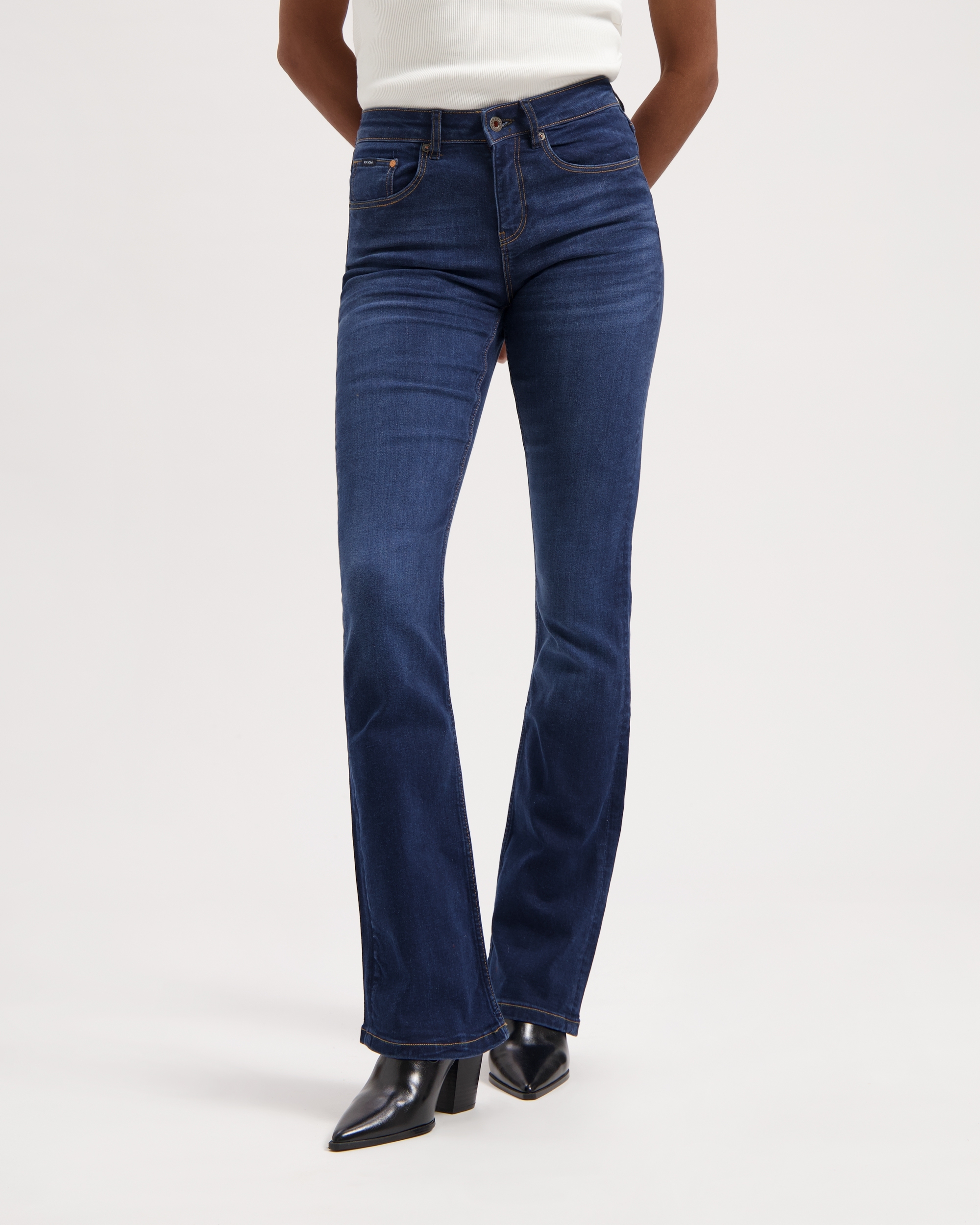 Jeans-Amy-DeepBlue-coton-biologique-tencel-Kuyichi02