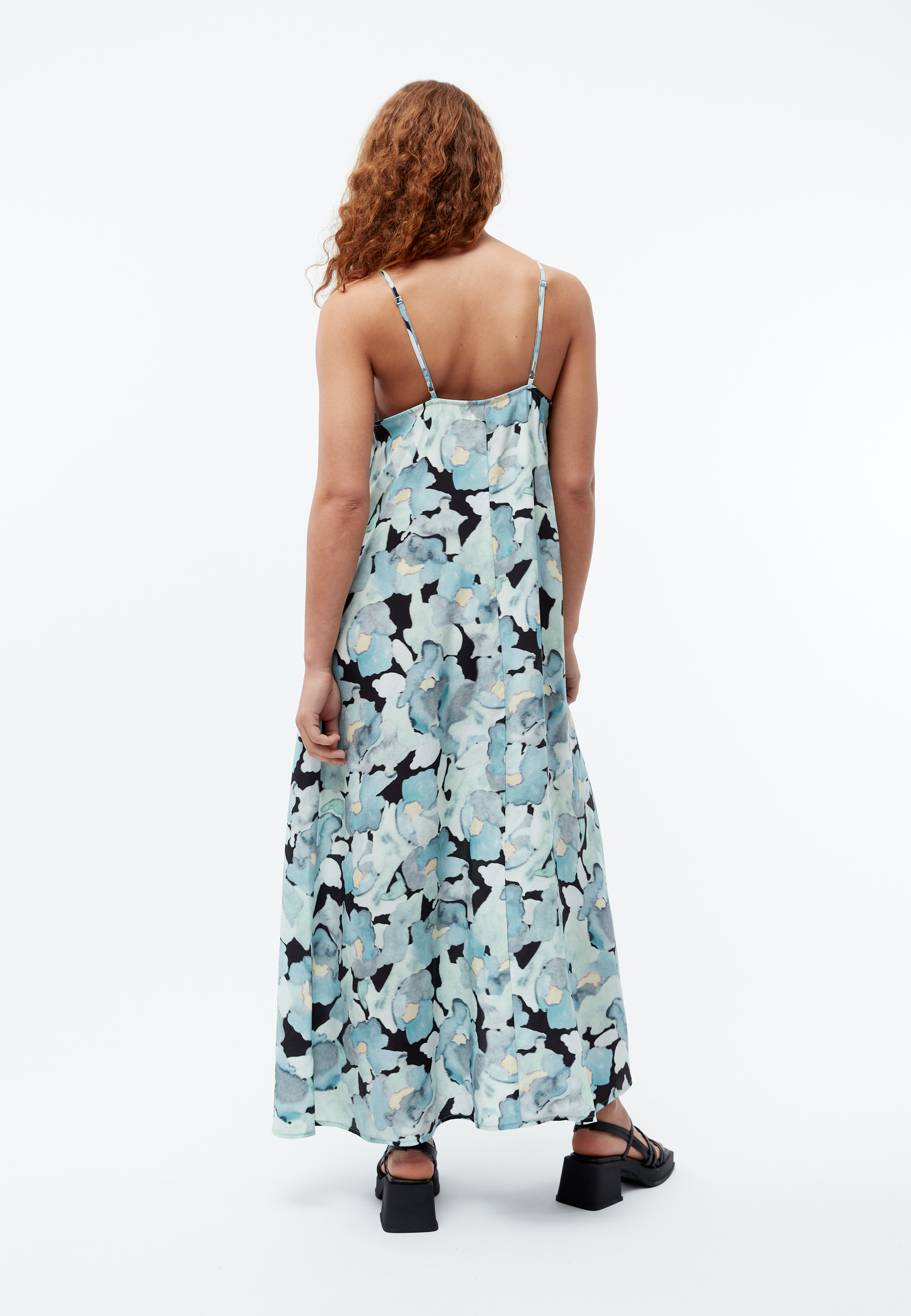 Robe-Roxie-Dreamy-Florals-Tencel-Givn04