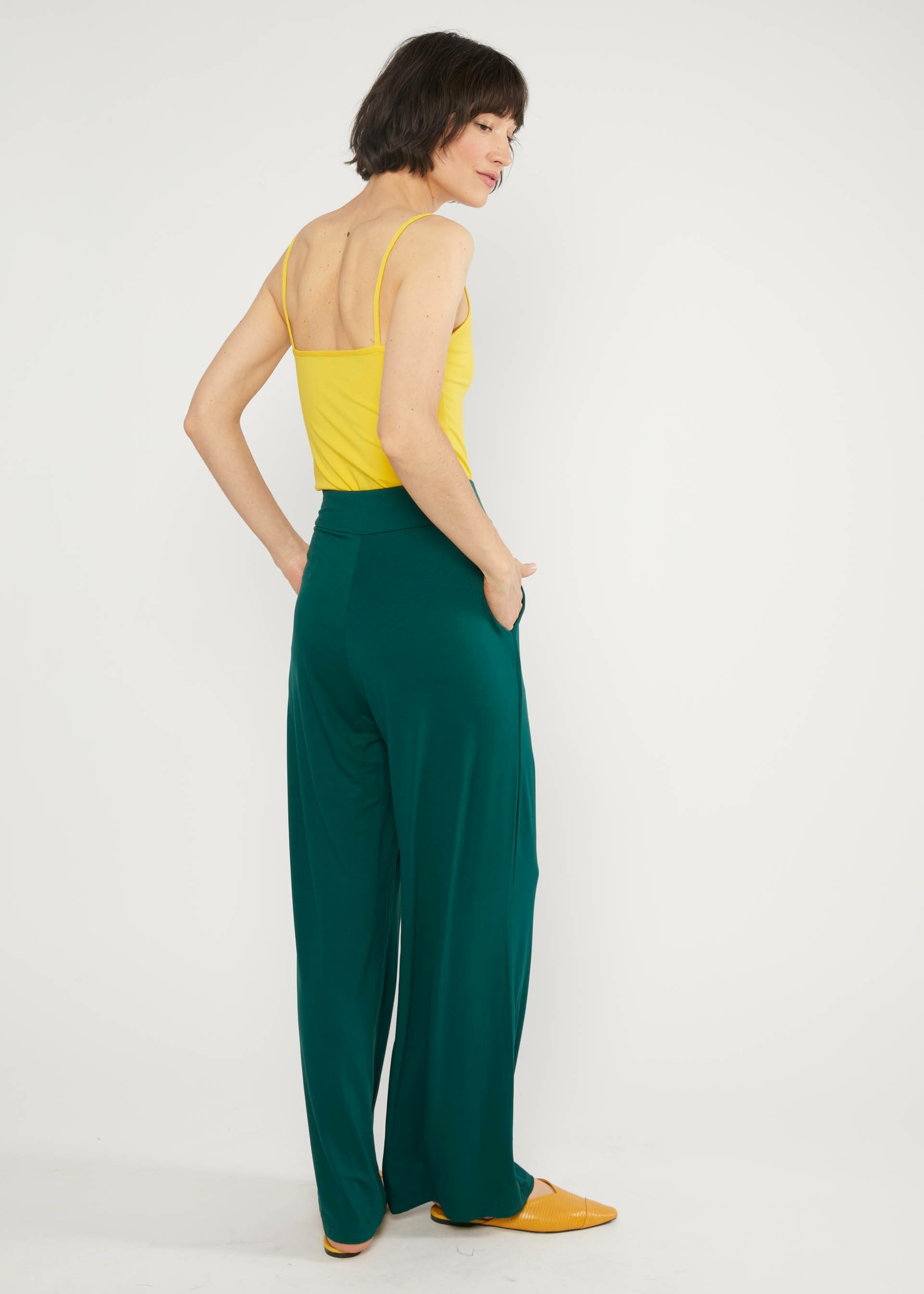 Pantalon-dressed-for-success-dense-forest-green-viscose-ecovero-blutsgeschwister03