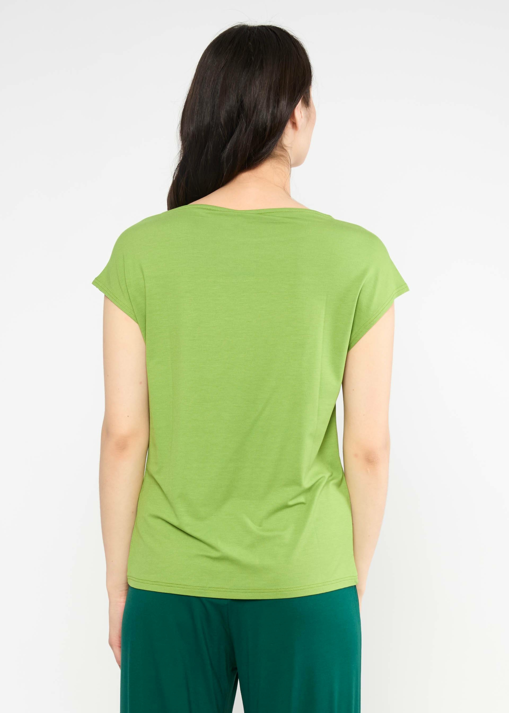 T-shirt-breezy-flowgirl-little-pea-green-ecovero-Blutsgeschwister03