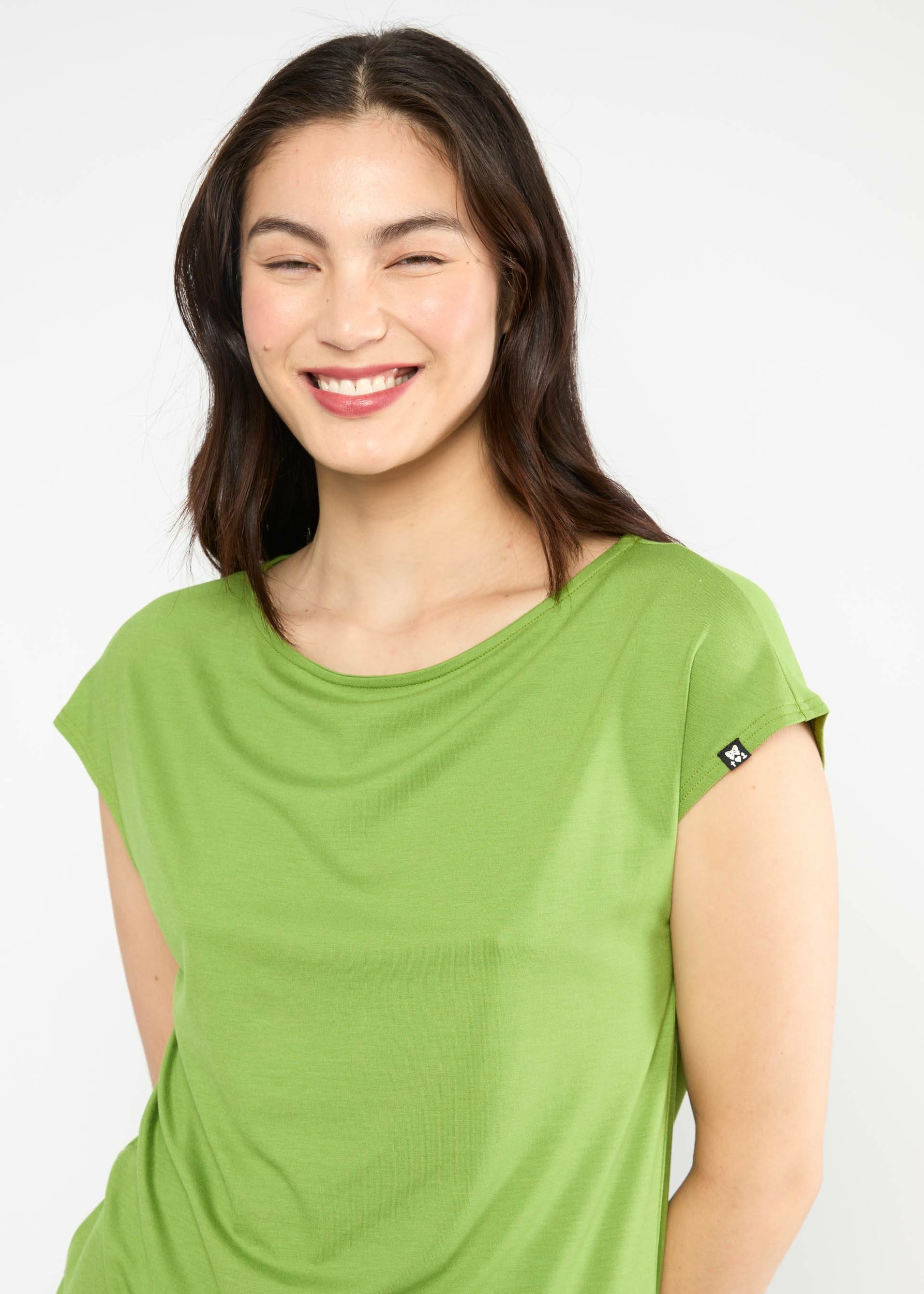 T-shirt-breezy-flowgirl-little-pea-green-ecovero-Blutsgeschwister04