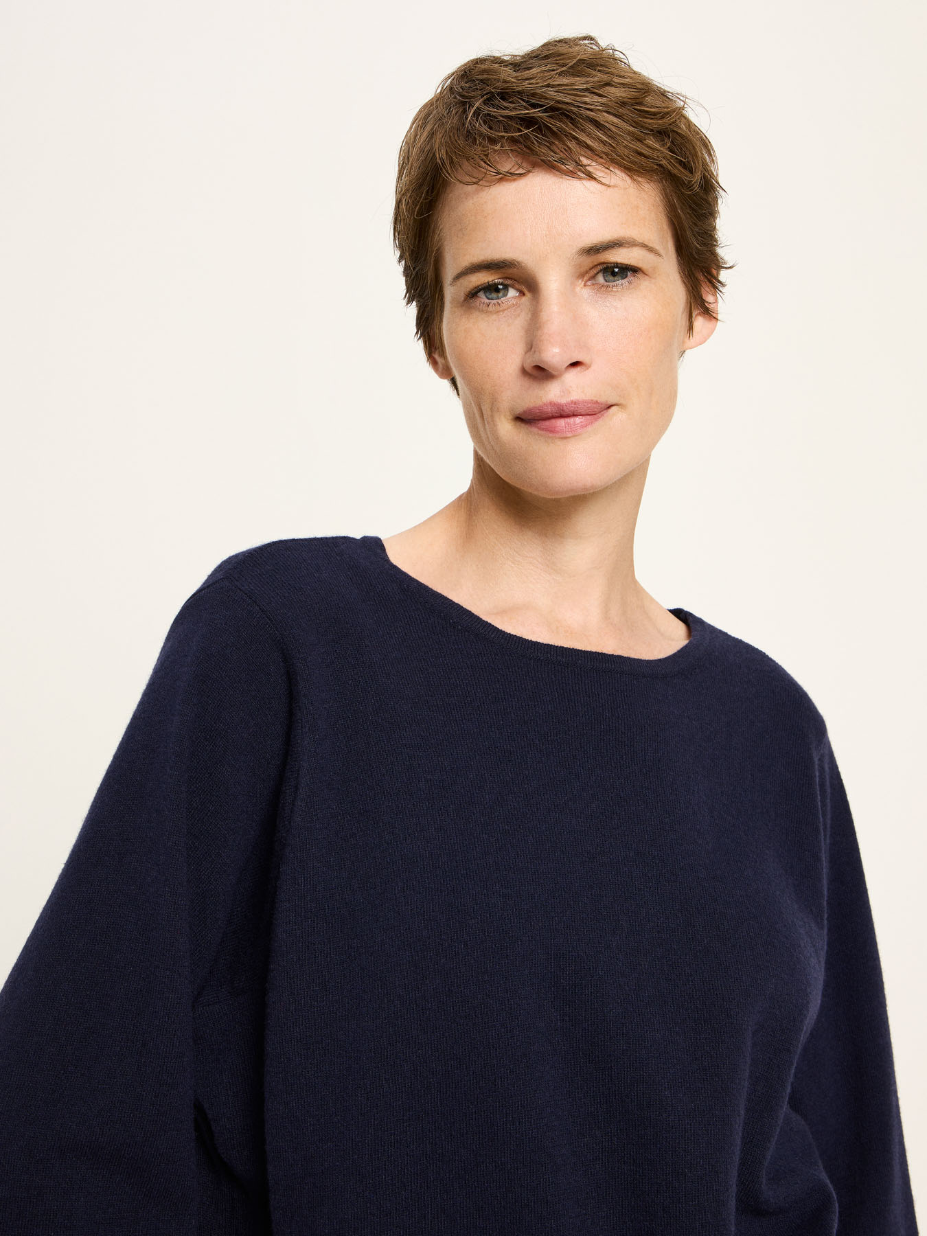 Pull-Zuzanna-midnight-blue-laine-vierge-cachemire-Lanius02