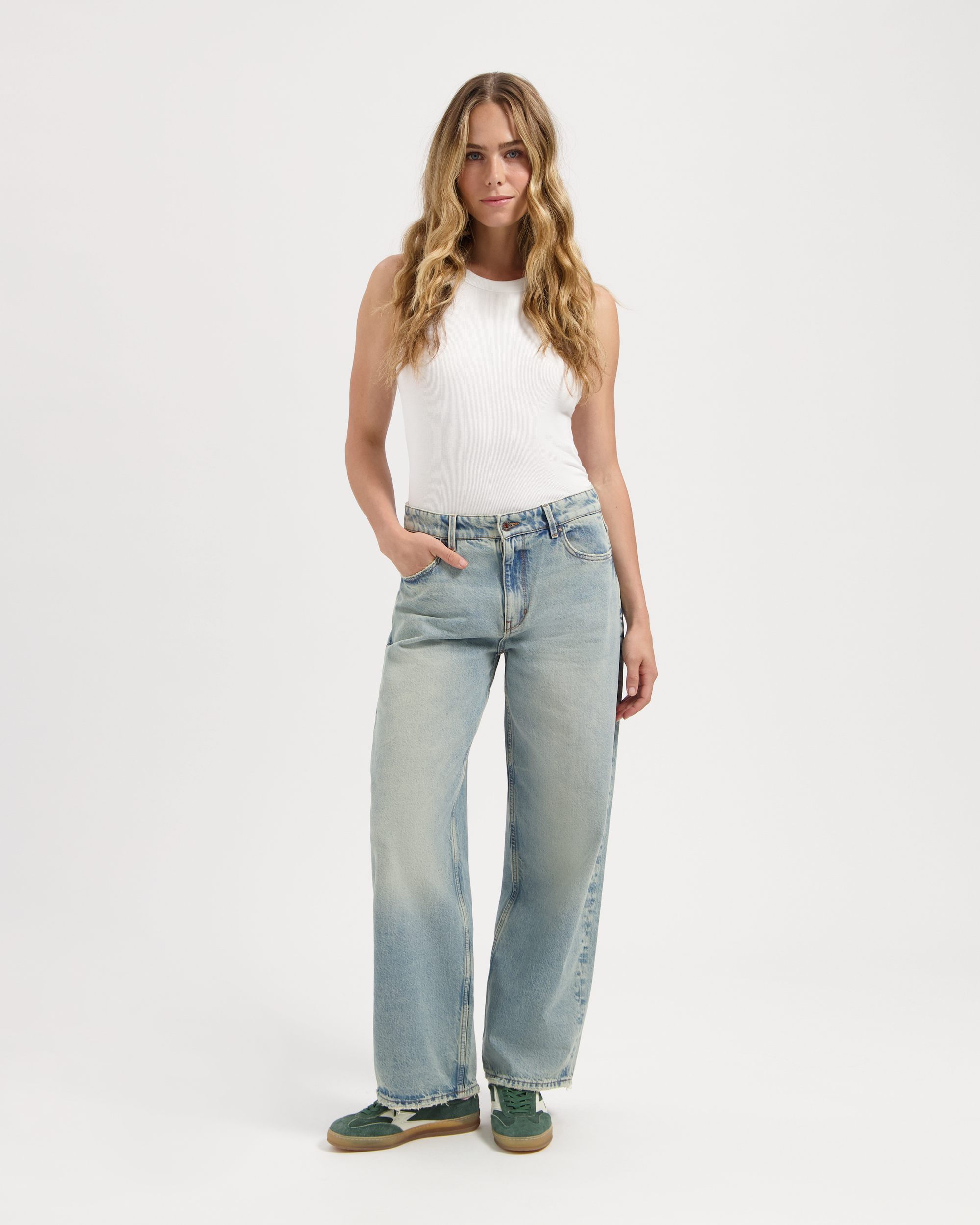 Jeans-Lucy-Loose-vintage-blue-coton-biologique-coton-recyclé-Kuyichi05
