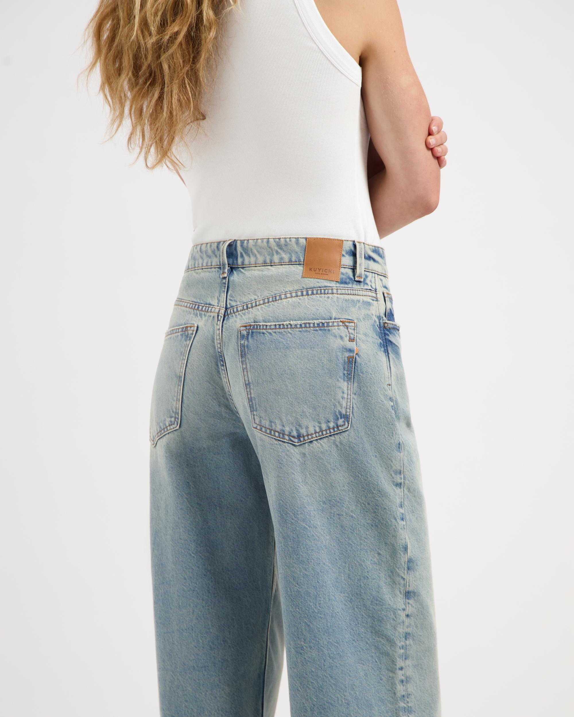 Jeans-Lucy-Loose-vintage-blue-coton-biologique-coton-recyclé-Kuyichi03