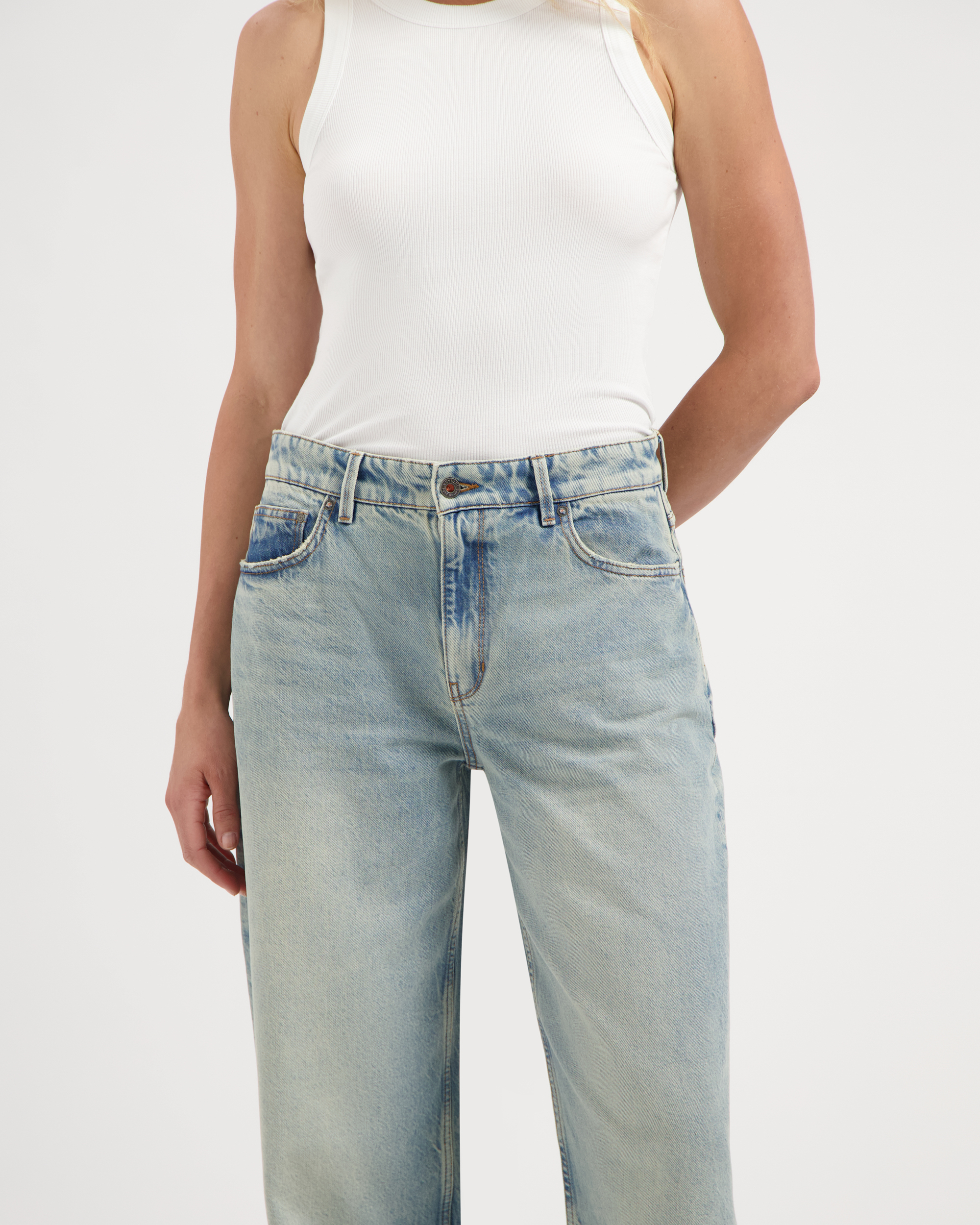 Jeans-Lucy-Loose-vintage-blue-coton-biologique-coton-recyclé-Kuyichi04