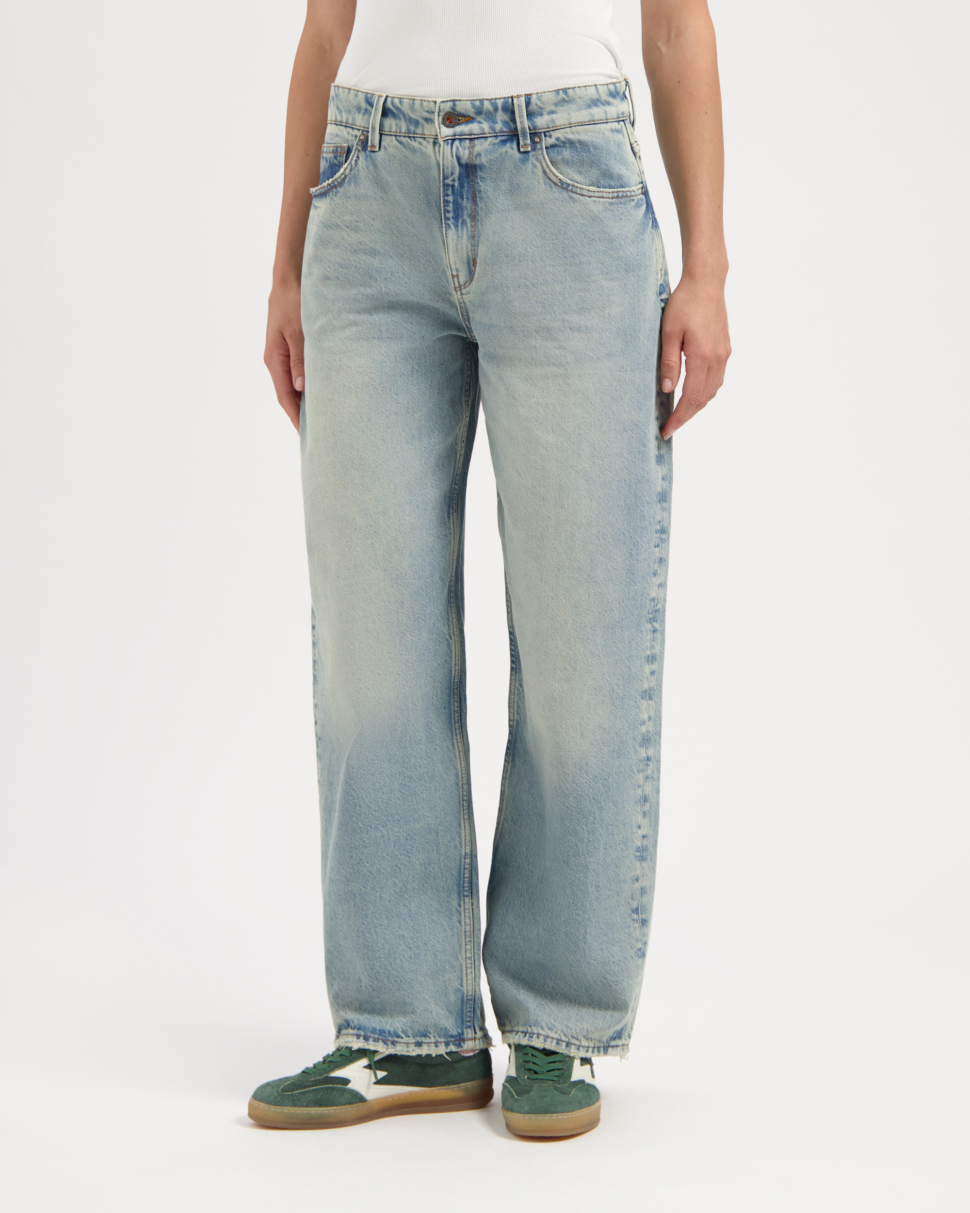 Jeans-Lucy-Loose-vintage-blue-coton-biologique-coton-recyclé-Kuyichi02