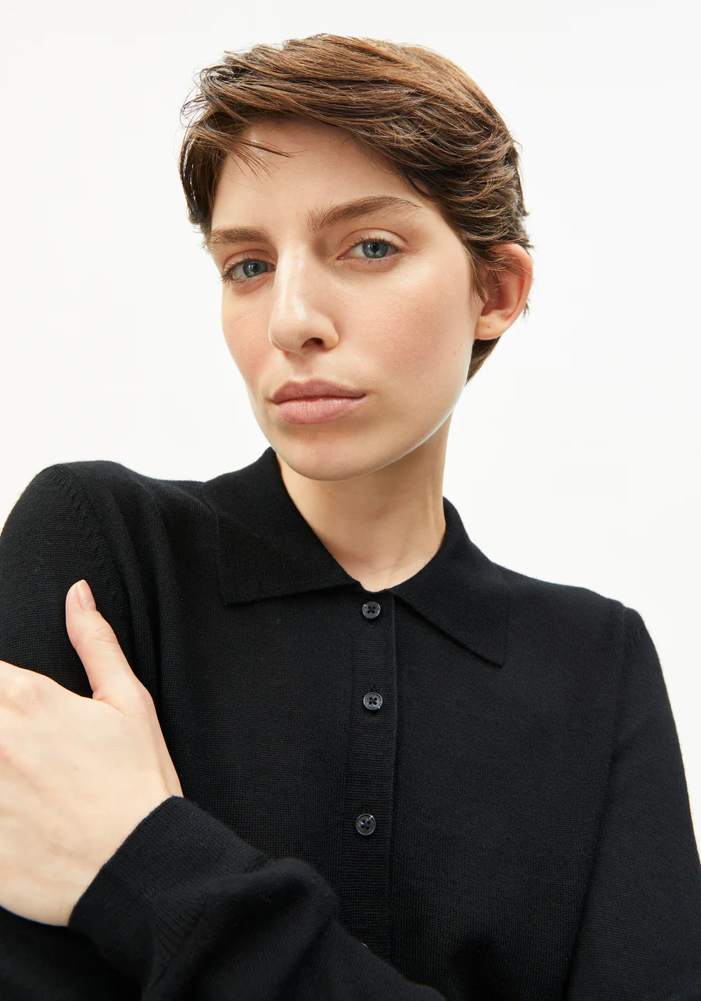 Pull-Maargo-tinted-navy-laine-merino-Armed-Angels03