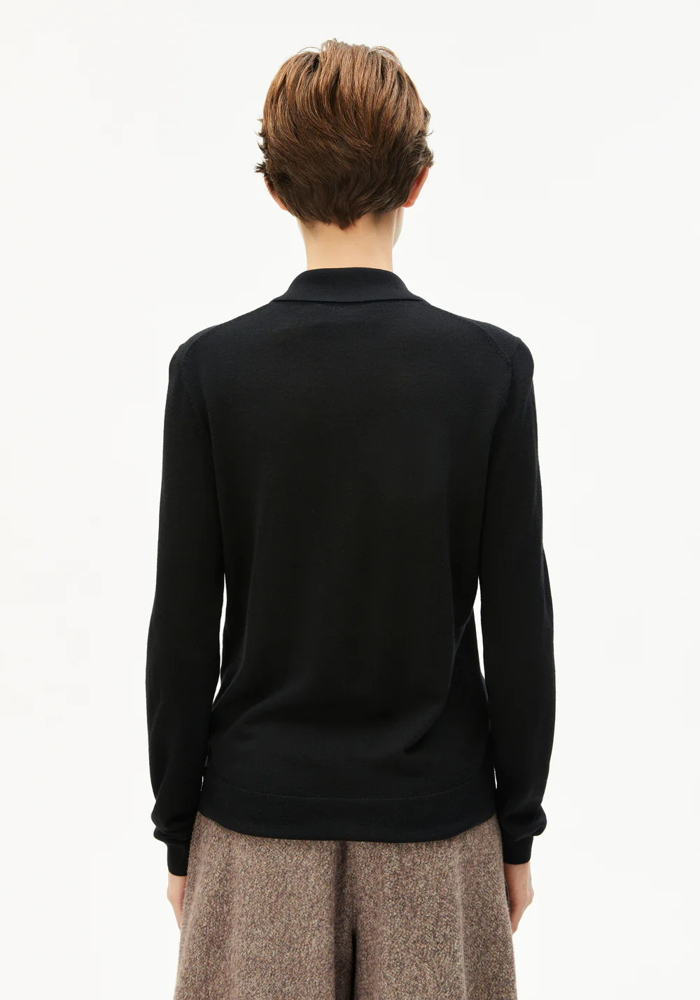 Pull-Maargo-tinted-navy-laine-merino-Armed-Angels02