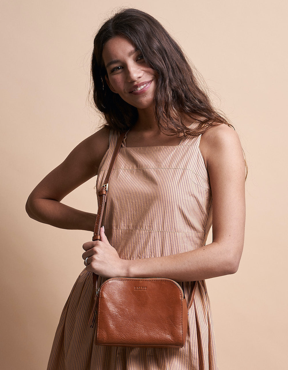 Sac-Emily-leather-strap-cognac-stromboli-leather-O-my-bag02