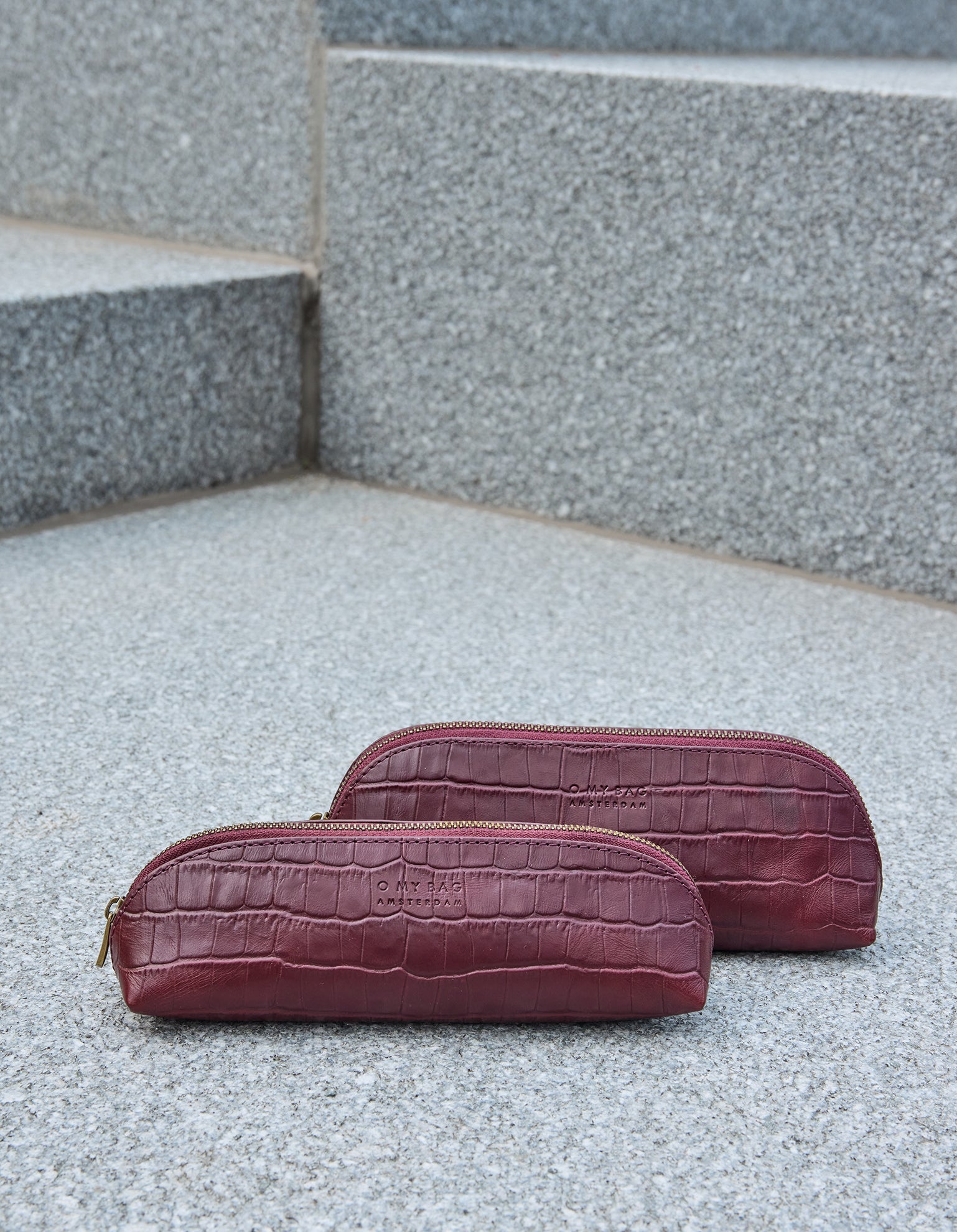 Plumier-grand-dark-cherry-croco-print-leather-O-my-Bag03