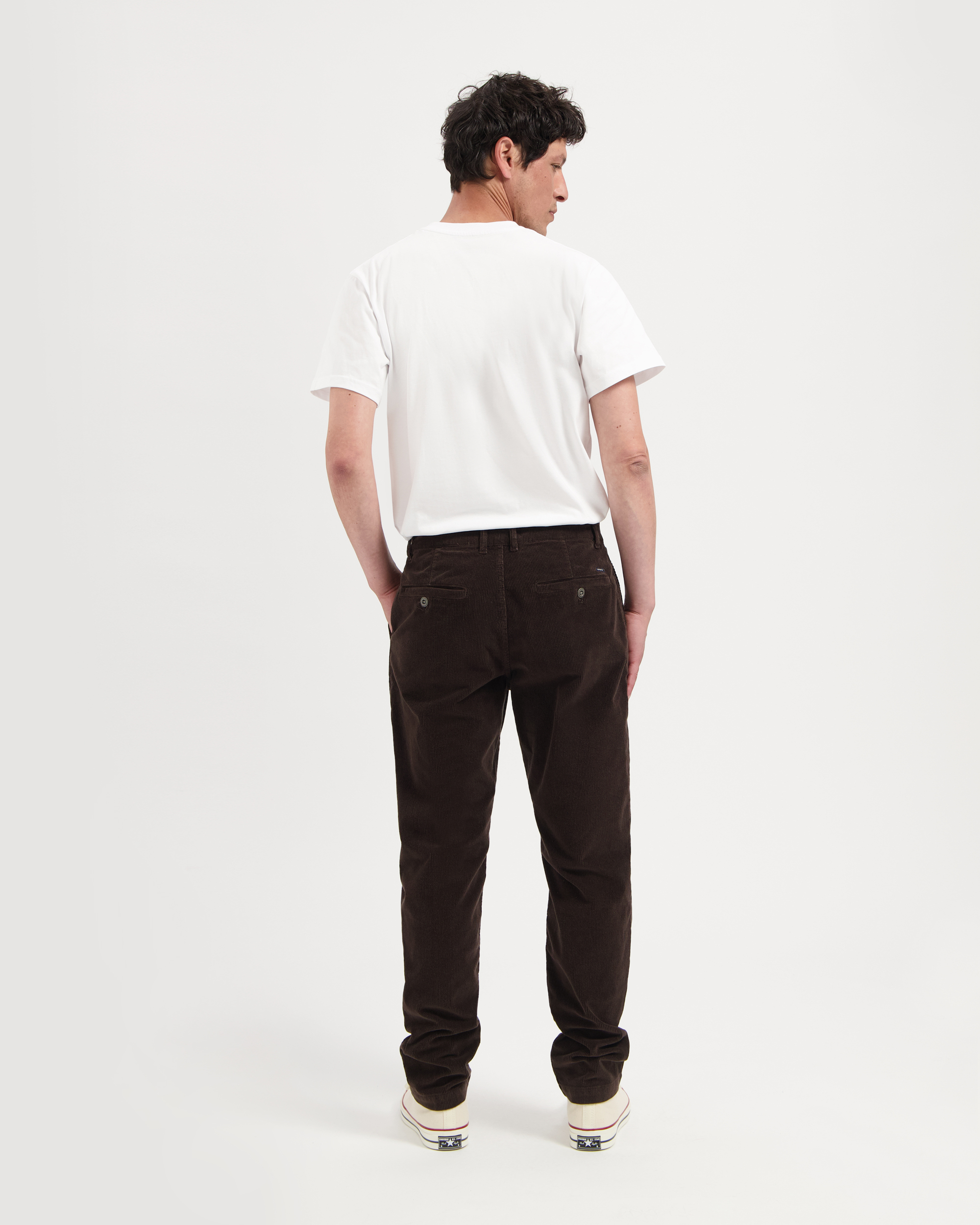Pantalon-Darren-velours-Dark-Brown-coton-biologique-Kuyichi05