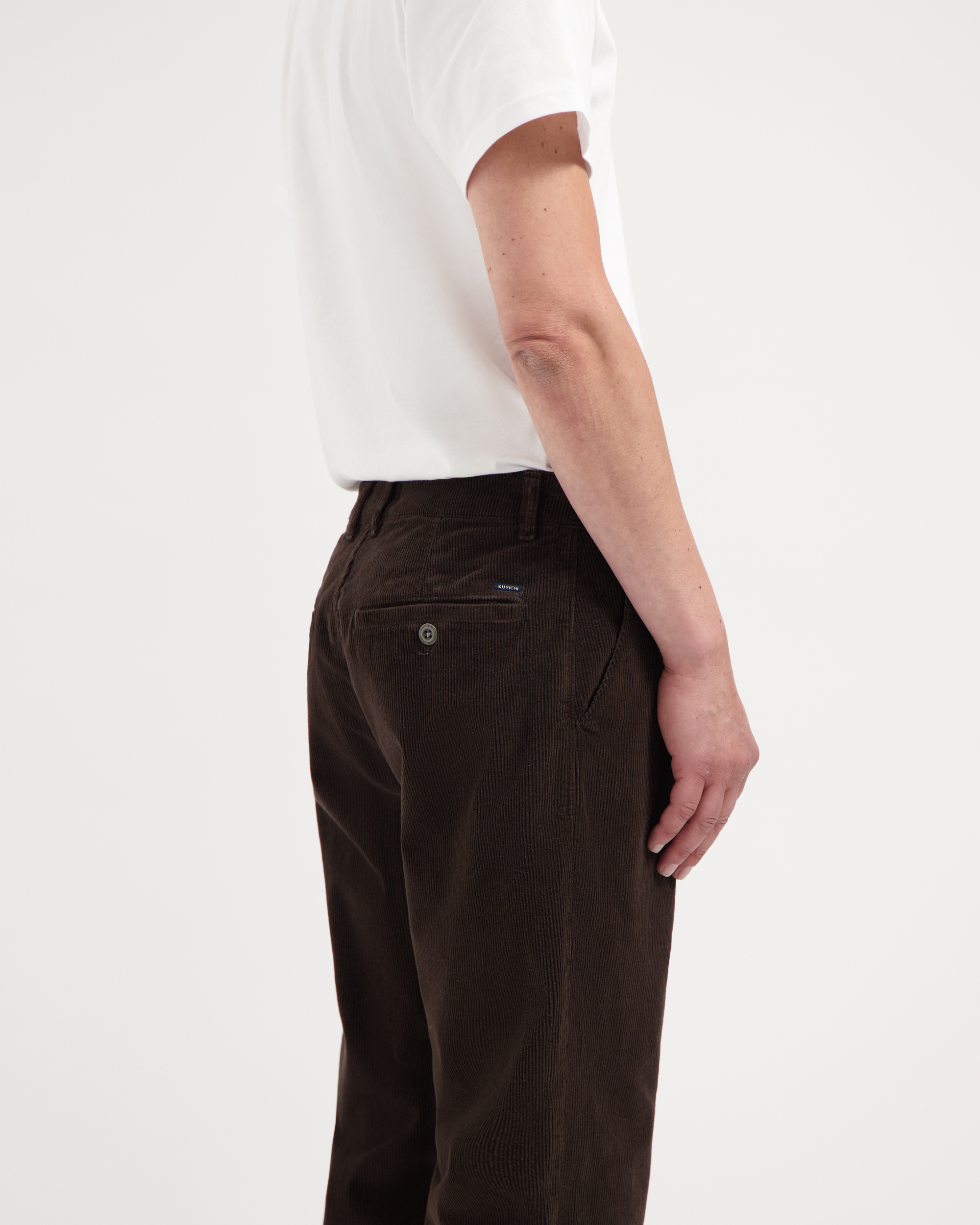 Pantalon-Darren-velours-Dark-Brown-coton-biologique-Kuyichi03