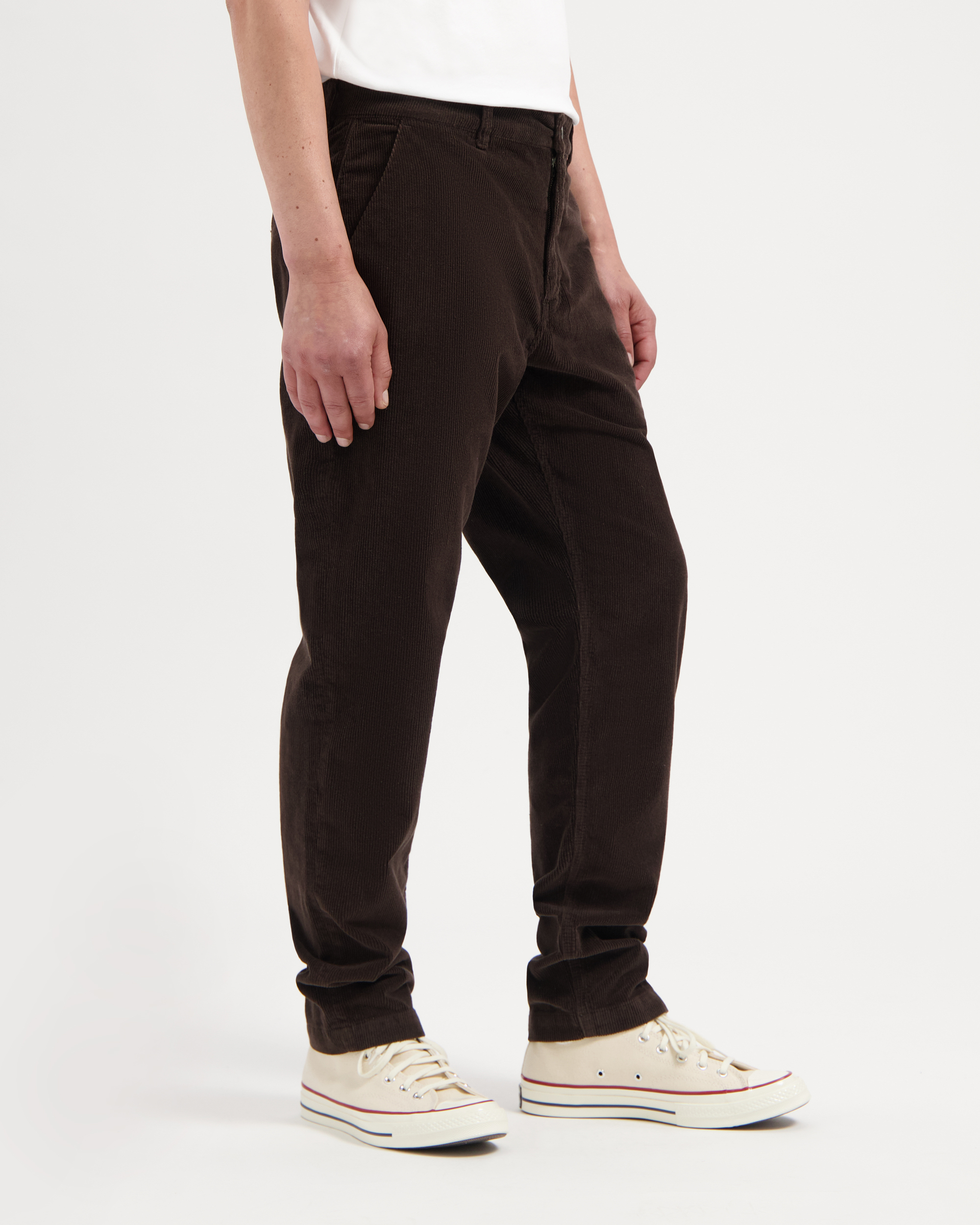 Pantalon-Darren-velours-Dark-Brown-coton-biologique-Kuyichi02