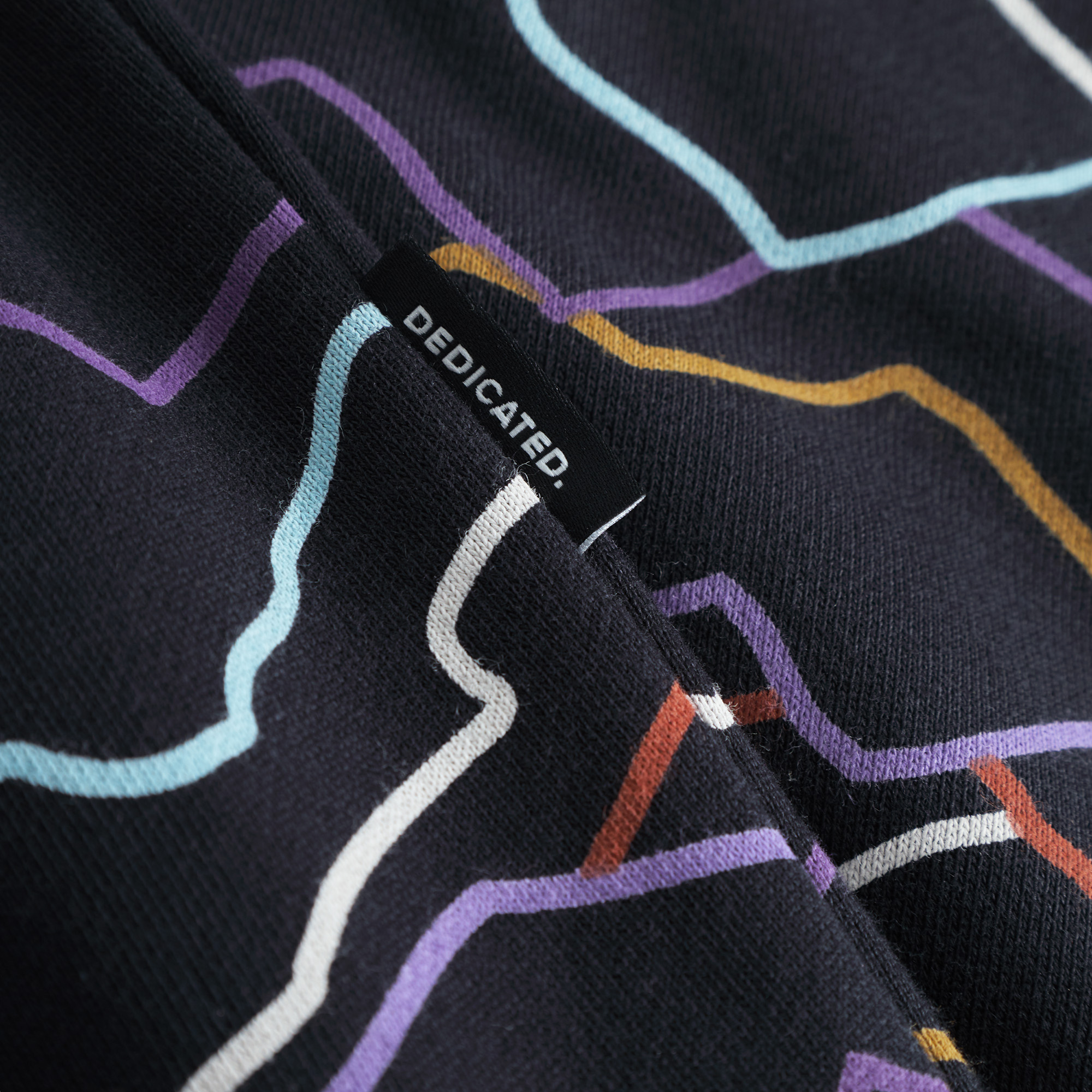 Hoodie-Falun-Line-Mountains-black-coton-biologique-Dedicated03