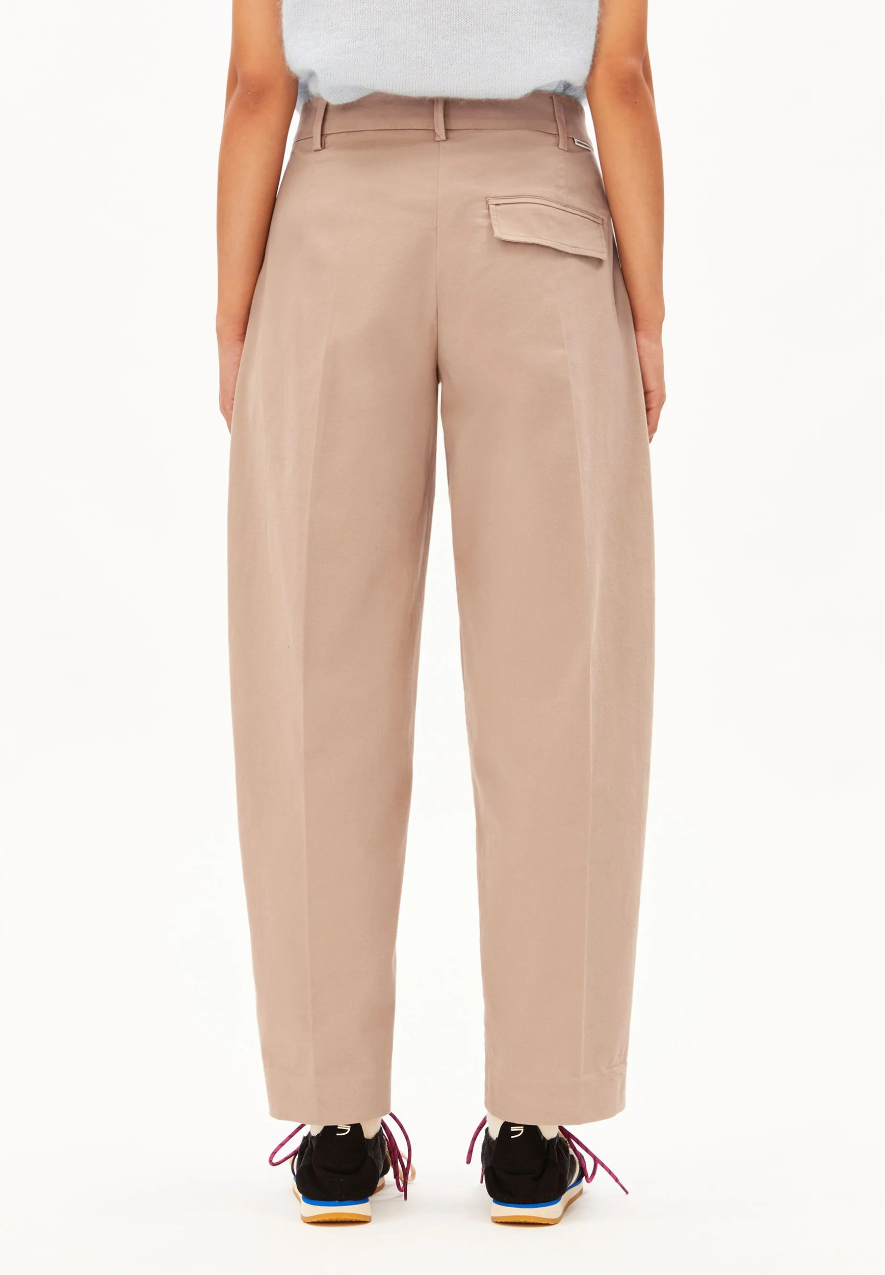 Pantalon-Kaadwi-true-camel-coton-biologique-Armed-angels02