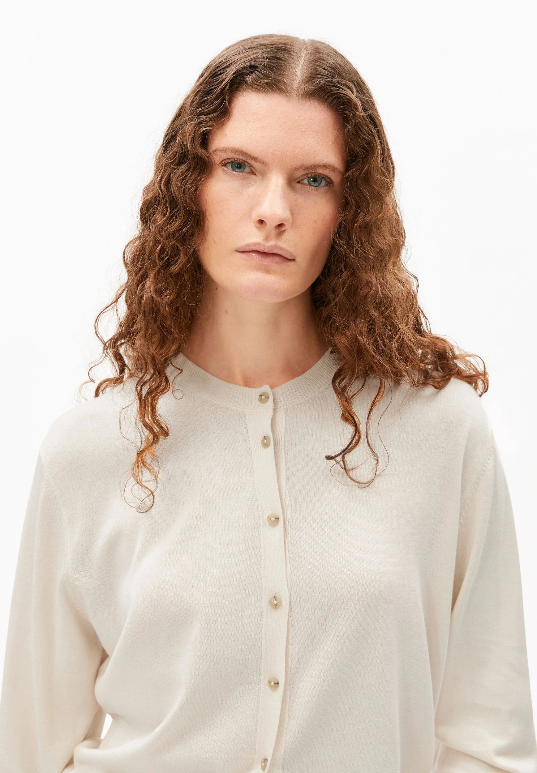 Cardigan-fine-knit-oatmilk-coton-biologique-tencel-Armed-angels03
