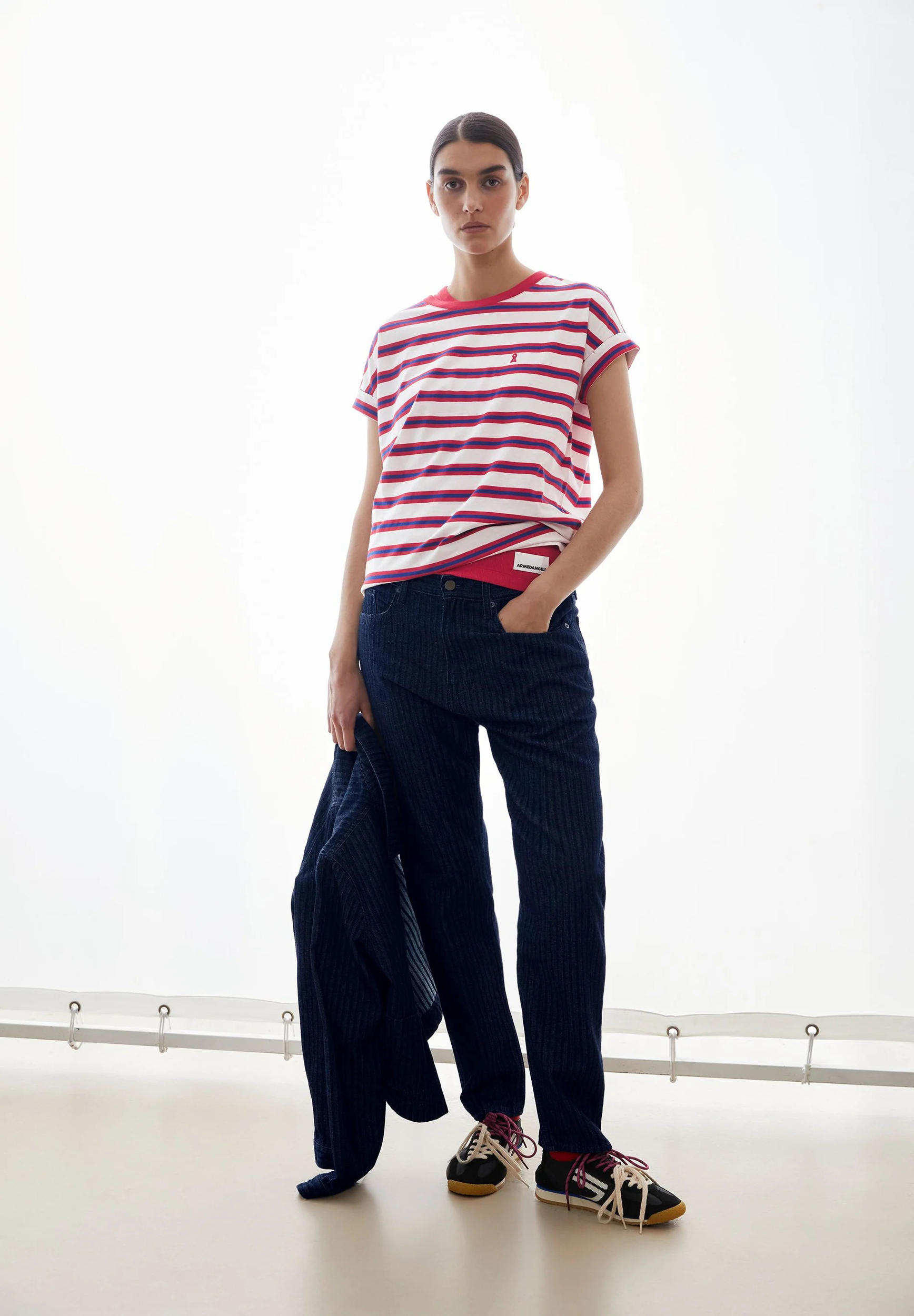 T-shirt-Idaara-Striped-oatmilk-mars-red-dynamo-blue-coton-biologique-Armed-Angels04