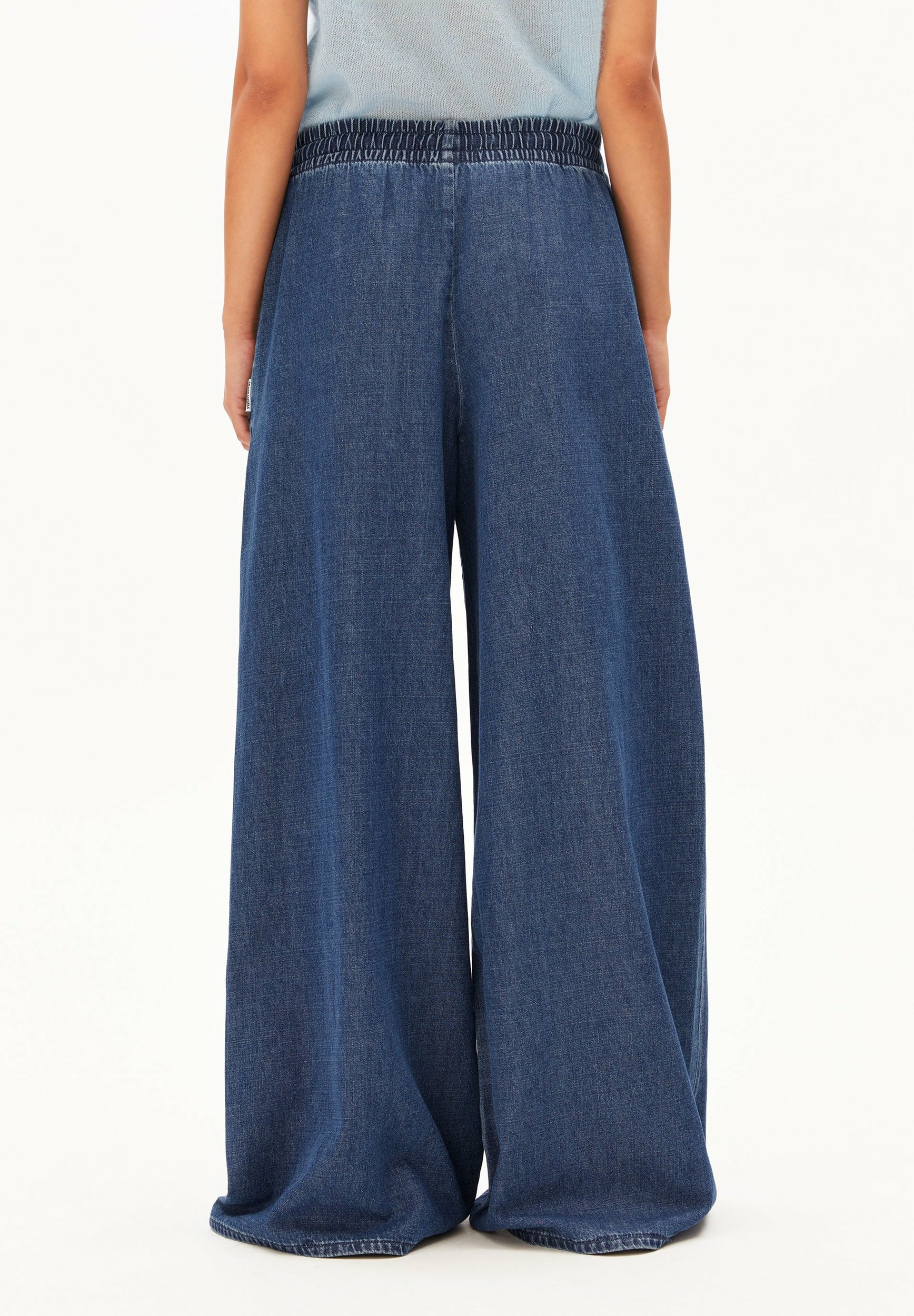Jeans-Kelaani-eau-coton-biologique-tencel-Armed-Angels02