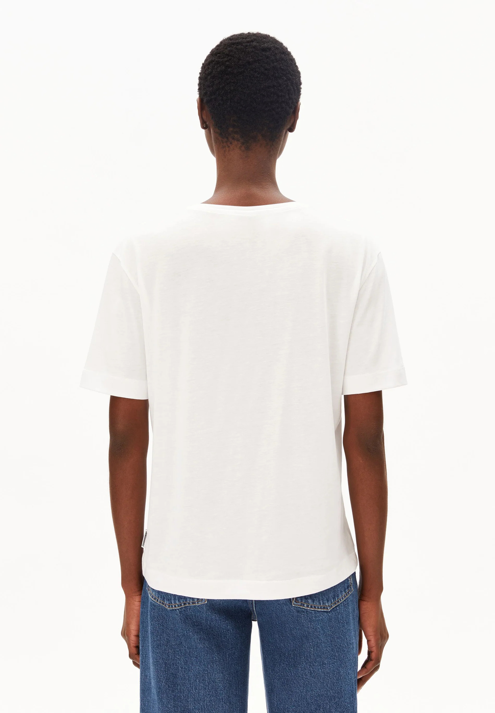 T-shirt-Avril-V-neck-white-coton-biologique-tencel-Armed-angels02