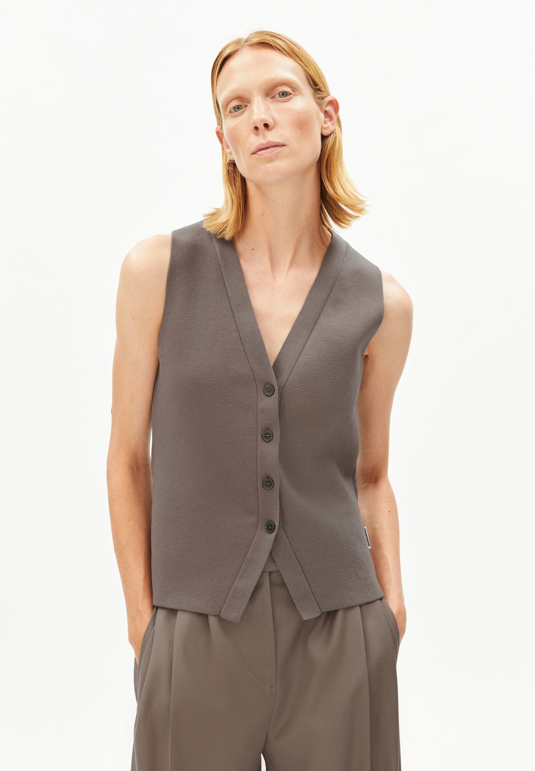Veste-Atoma-compact-buttoned-walnut-cream-coton-biologique-polyester-recyclé-Armed-Angels01