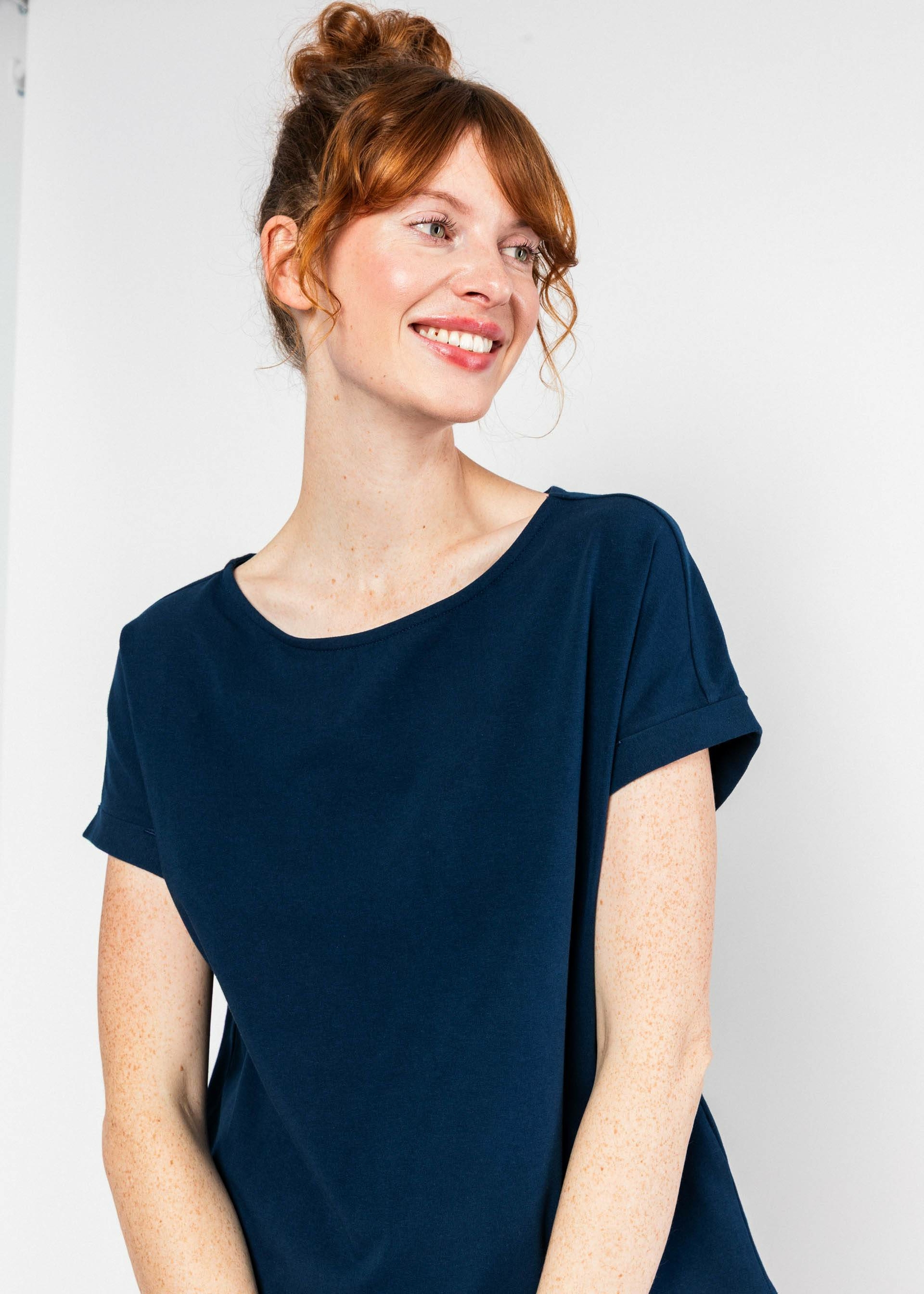T-shirt-glow-and-grow-summer-ultramarine-blue-coton-biologique-Blutsgeschwister01