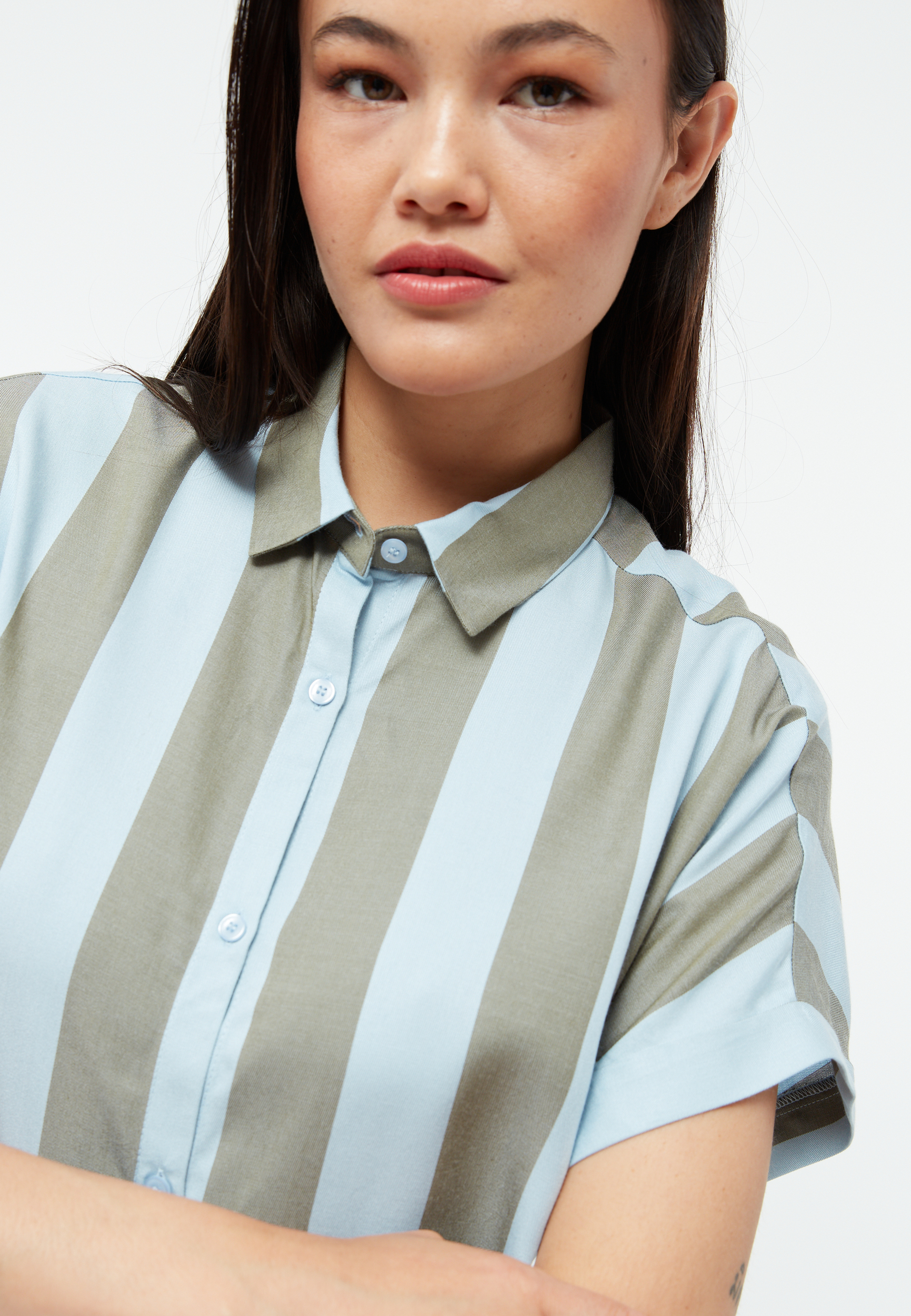 Chemisier-Sarah-stripes-Ice-Water-Blue-faded-olive-viscose-ecovero-Givn02
