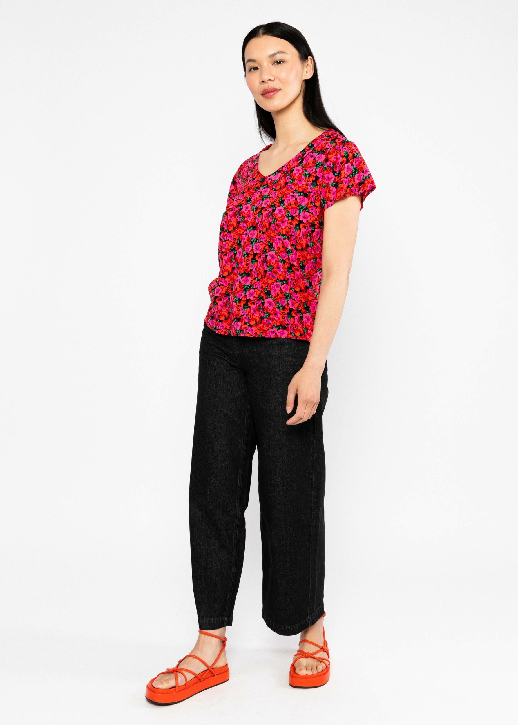 Blouse-feed-the-birds-bed-of-primroses-viscose-ecovero-Blutsgeschwister04