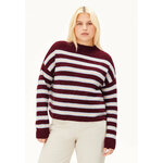 Pull-Merinaa-velvet-red-soft-blue-coton-biologique-Armed-Angels01