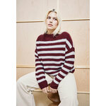 Pull-Merinaa-velvet-red-soft-blue-coton-biologique-Armed-Angels04