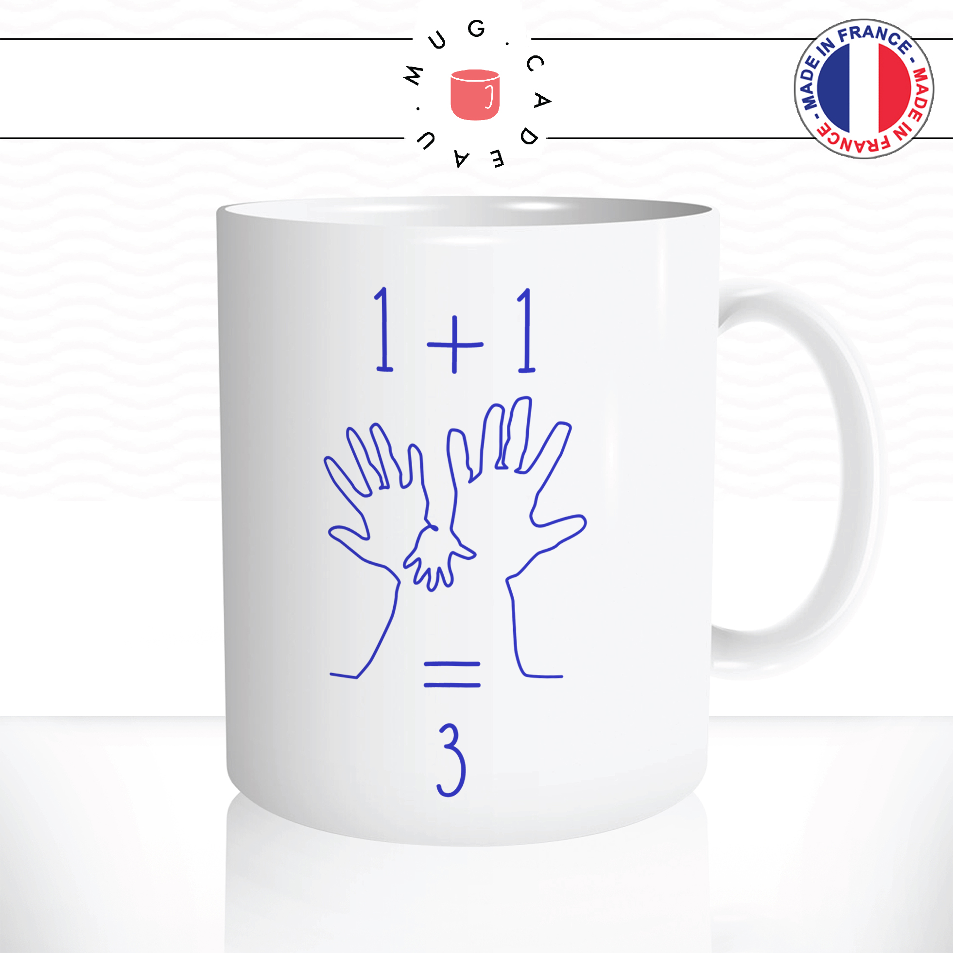 mug-tasse-ref3-naissance-mains-maman-papa-bebe-enfant-1+1=3-un-plus-egal-trois-dessin-bleu-garcon-cafe-the-mugs-tasses-personnalise-anse-droite