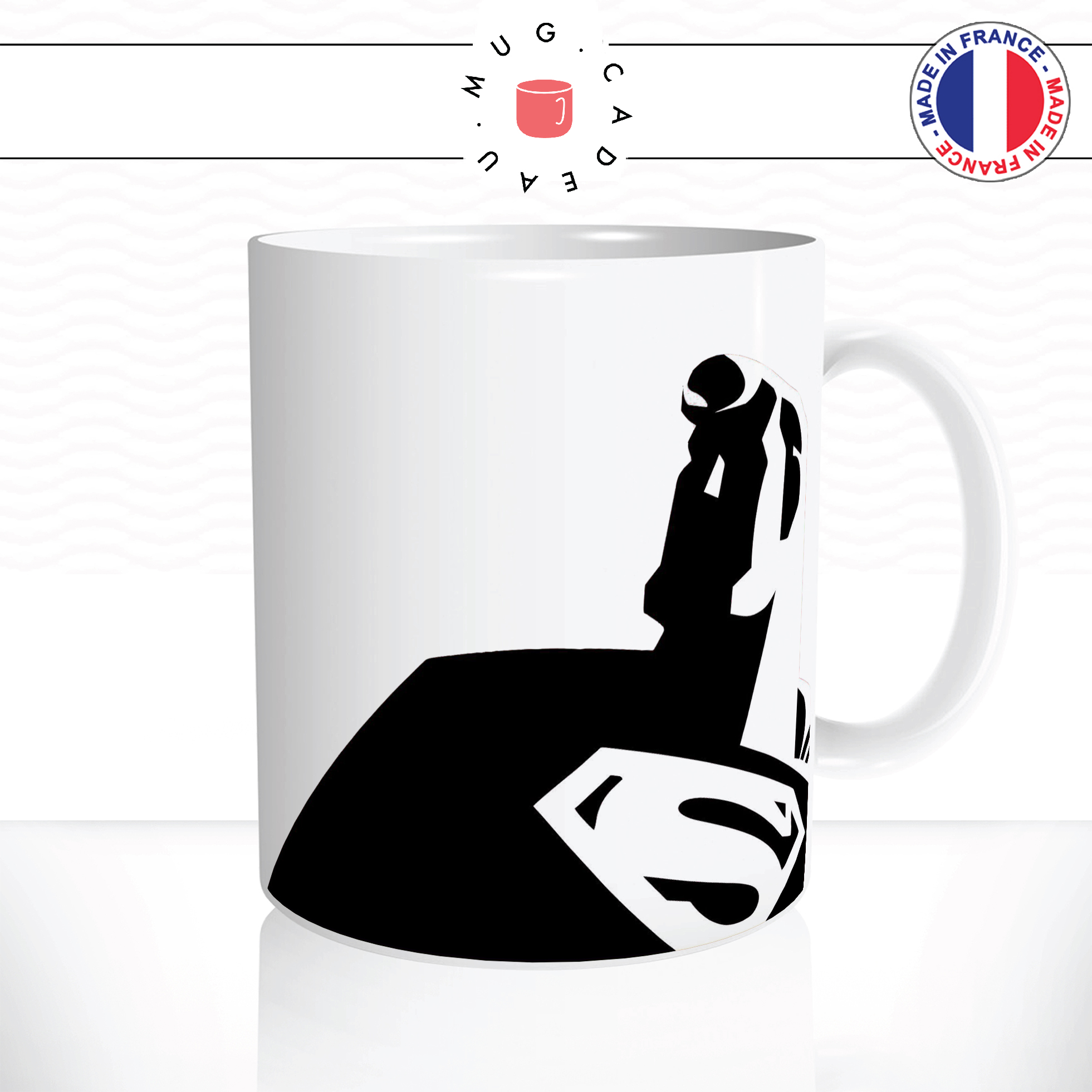 mug-tasse-ref20-super-hero-super-man-noir-et-blanc-insigne-regard-en-lair-cafe-the-mugs-tasses-personnalise-anse-droite