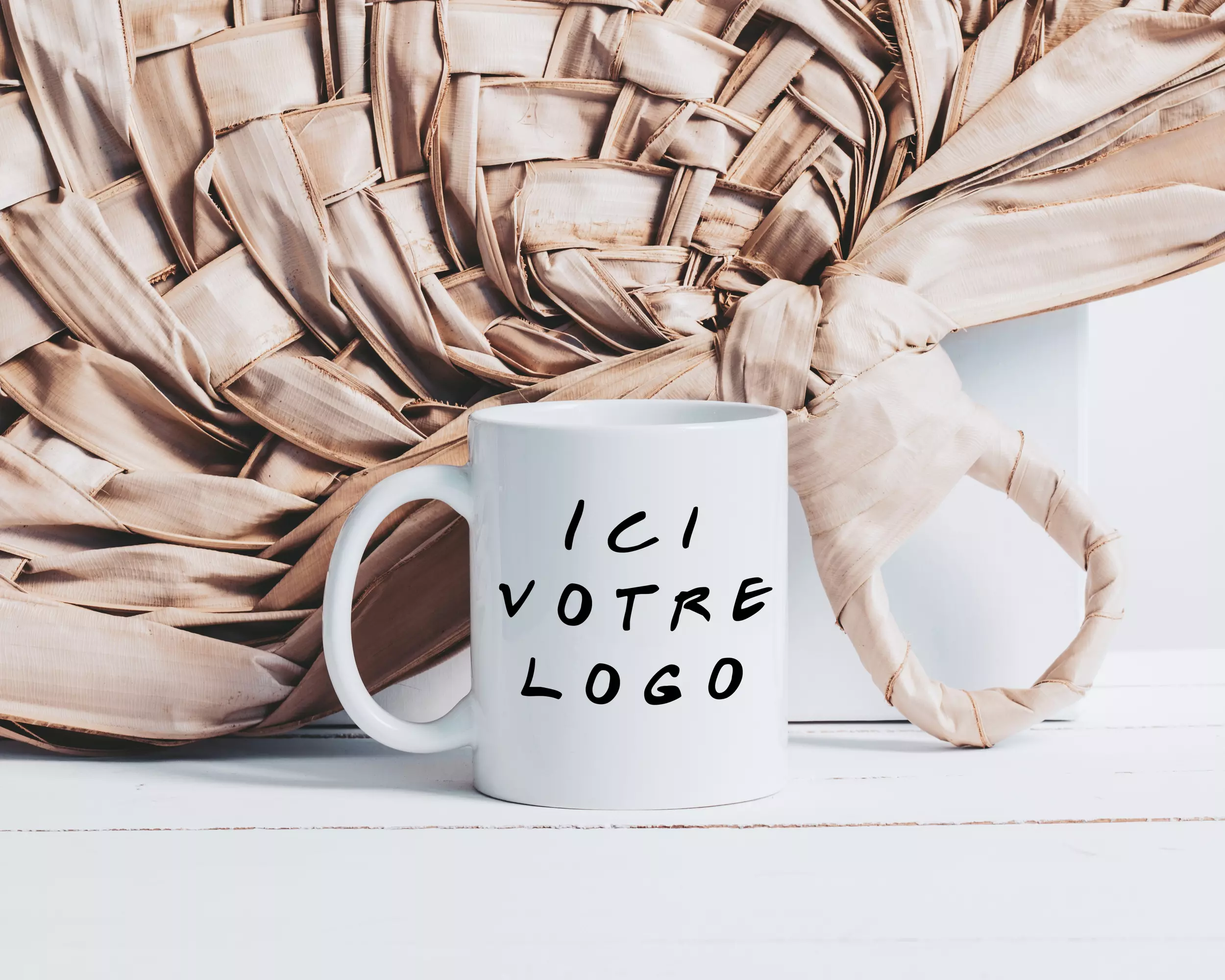 Mugs goodies publicitaires floqués au logo d'entreprise, cadeaux clients pour convention et formation