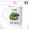 mug-tasse-pepe-the-frog-meme-lunettes-soleil-i-am-the-boss-geek-gamer-gaming-humour-fun-café-thé-idée-cadeau-originale-personnalisée