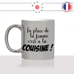 mug-tasse-argent-argenté-silver-la-place-de-la-femme-cest-a-la-couisine-sambrana-meme-internet-humour-idée-cadeau-fun-cool-café-thé