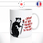 mug-tasse-ref3-artiste-bansky-graff-rat-peint-rouge-phrase-cafe-the-mugs-tasses-personnalise-original-anse-droite
