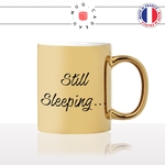 mug-tasse-or-doré-gold-unique-still-sleeping-je-dors-encore-matin-reveil-homme-femme-humour-fun-cool-idée-cadeau-original-personnalisé2