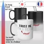 mug magique thermoréactif thermo chauffant personnalisé metier trust me almost a doctor docteur ecole de medecine offrir idée cadeau original