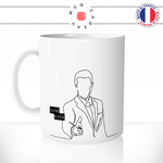 mug-tasse-ref3-homme-dessin-noir-simple-main-pistolet-costume-james-bond-bang-cafe-the-mugs-tasses-personnalise-anse-gauche