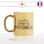 mug-cadeau-doré-en-plein-tempete-emotionnelle