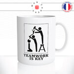 mug-tasse-ref7-drole-team-work-alcool-cafe-the-mugs-tasses-personnalise-anse-droite