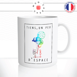mug-tasse-ref11-espace-planetes-couple-cadeau-bouquet-astronaute-femme-dessin-multicolore-tiens-un-peu-despace-cafe-the-mugs-tasses-personnalise-anse-droite