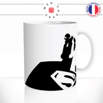 mug-tasse-ref20-super-hero-super-man-noir-et-blanc-insigne-regard-en-lair-cafe-the-mugs-tasses-personnalise-anse-droite