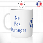 mug-tasse-ref10-foot-ne-pas-deranger-je-regarde-le-football-ecriture-bleue-ballon-cafe-the-mugs-tasses-personnalise-anse-gauche