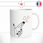 mug-tasse-main-pistolet-arme-tire-coeurs-rose-amour-couple-femme-idee-cadeau-original