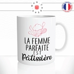 mug-tasse-femme-parfaite-est-patissiere-patisserie-gateaux-cuisine-couple-amour-homme-idée-cadeau-original-fun-café-thé-tasse-personnalisée2-min